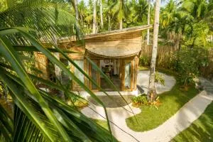 The Bamboo Houses - Tropical Garden & Empty Beach - Pagao