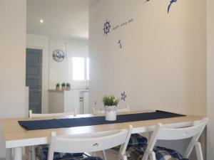 Apartamento céntrico en Riells con terraza a 100m de la playa - ES-325-3