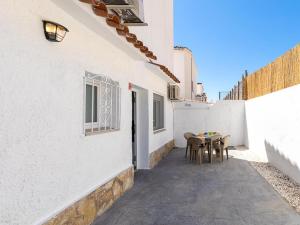 Casa con piscina salada, aire acondicionado, parking y wifi en Torroella de Montgrí - ES-325-10