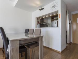 Apartamento a 30m de la playa de Riells, para 4 personas, con terraza y parking. - ES-325-14