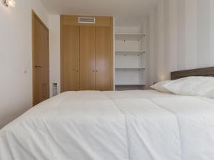 Apartamento a 30m de la playa de Riells, para 4 personas, con terraza y parking. - ES-325-14