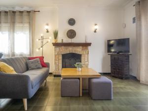 Casa con Piscina Privada, Wi-Fi, Parking para 6 Pers. - ES-325-31