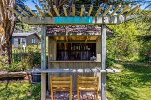 3BR Cliffside Hideaway with Hot Tub Dog Friendly