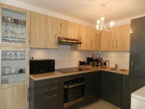 Appartement Moderne avec Terrasse, Parking et Proximité Plage à Bormes les Mimosas - FR-1-251-745