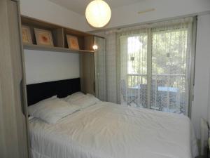 Appartement Moderne avec Terrasse, Parking et Proximité Plage à Bormes les Mimosas - FR-1-251-745