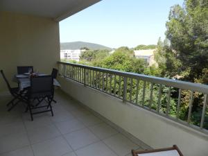 Appartement Moderne avec Terrasse, Parking et Proximité Plage à Bormes les Mimosas - FR-1-251-745