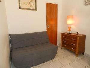 Appartements Appartement T2 avec Terrasse Sud, Garage, Centre-ville du Lavandou, Proche Plage - FR-1-251-789 : photos des chambres