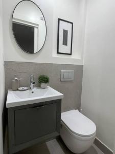 Chic 2 Bedroom with Parking