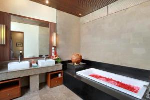 Cozy 2 BR Private Pool Villa NE64