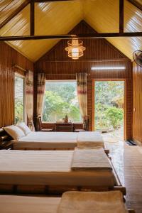 Phòng 4 Người Nhìn ra Hồ nước (Quadruple Room with Lake View)