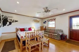 Blue Line Resort (All 3 Cabins) - Makanda