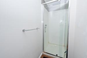 Classic decor, freshly painted 3 bedroom and 2 bathroom quiet home