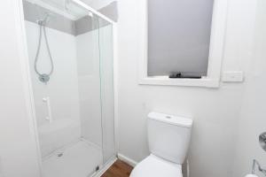 Classic decor, freshly painted 3 bedroom and 2 bathroom quiet home