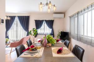 敷地内でBBQができてビーチまで車で5分の好立地　最高の沖縄滞在をN. HOUSEでどうぞ