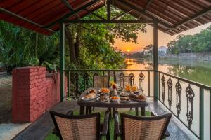 Vintage Estate - Lakeside allure with vintage decor,A plunge pool & A lawn featuring a charming gazebo