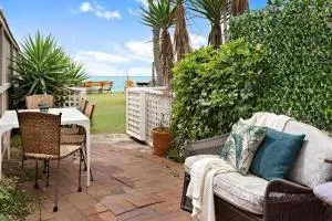 Absolute Beachfront 2BR Pet-Friendly Terrace - The Coachhouse - Narrabeen
