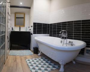 Maisons de vacances Maison de charme 3 chambres remparts de Guerande : Maison 3 Chambres