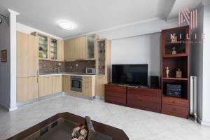 Estrella, Nilie Hospitality MGMT