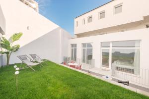 Lisbon Oriente Apartments by Olala Homes