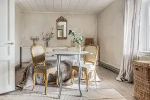 Large Stylish Charming House With Big Garden - Ölmstorp