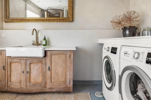 Large Stylish Charming House With Big Garden