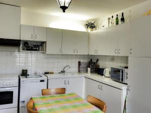 Maisons de vacances Maison Charmante Pres Plage et Foret, 5 Ch., Jardin, Parking, Quartier Calme - FR-1-652-2 : photos des chambres