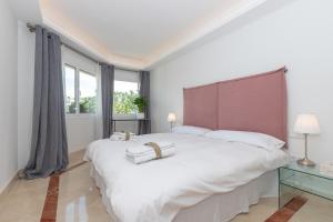 Lujoso Apartamento con piscina en Paseo Maritimo Marbella