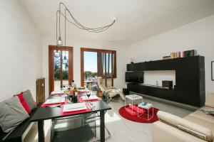 Spiaggia Azzurro -lakeside with terrace - Happy Rentals