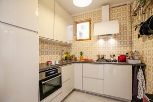 Spiaggia Azzurro -lakeside with terrace - Happy Rentals