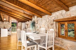 Mirabilia Loft - Amazing Views and Steps from Banana Beach