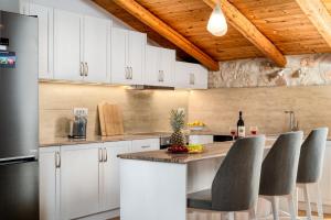 Mirabilia Loft - Amazing Views and Steps from Banana Beach