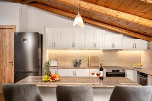 Mirabilia Loft - Amazing Views and Steps from Banana Beach