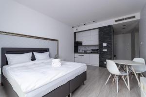 Ovo Chic Studio by BookingHost