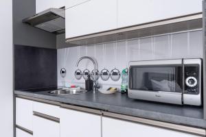 Ovo Chic Studio by BookingHost