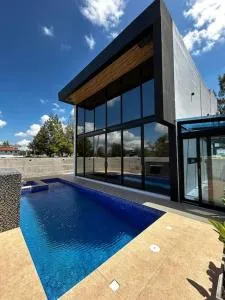 Casa Serene Tagaytay (Pool, Deluxe, Relaxing Stay) - Laurel