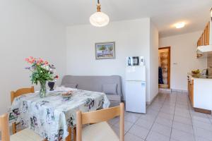 Apartments by the sea Sumartin, Brac - 2952