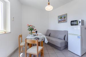 Apartments by the sea Sumartin, Brac - 2952