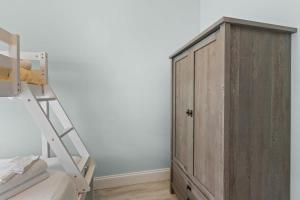 Fully Renovated Steps to Beach The Americana