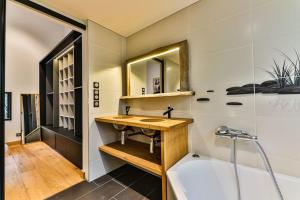 Maisons de vacances Les Pins - Maison avec piscine & jacuzzi : photos des chambres