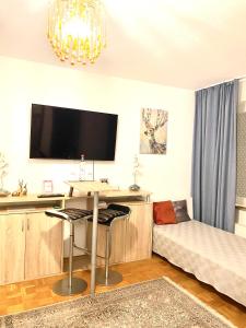 Welcome to Messe! Two-bedroom SmartApartment &Balcony