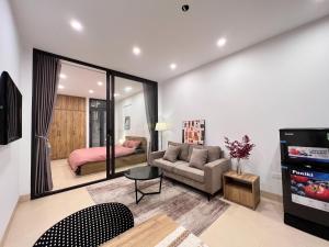 NINE HOUSING 290 Kim Ma