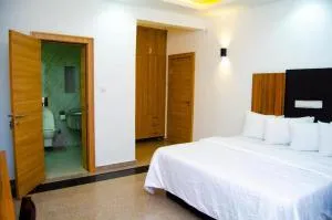 Private 1 Bedroom Studio in Abuja with Pool, Balcony, Garden - Garki