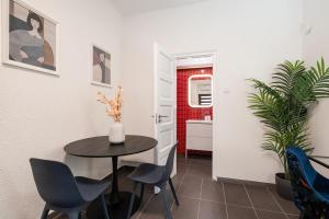 R10- Boutique Apartments, Best Location. By BQA