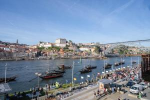 Riverside Oasis by LovelyStay