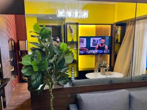 Laugh and Lounge 2 Bedroom Luxury Condo Air residence Makati - Hotel 3 stelle a Manila