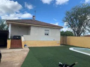 Chalet el castillo - 洛斯帕拉西奥西维利亚夫兰卡