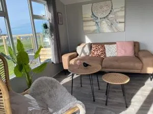 Neues, ruhiges Ferienhaus Nr 46 Chalet mit Meerblick 100 Meter zum Wattenmeer, komplett eingezäunt - Westerland