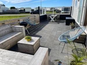 Neues, ruhiges Ferienhaus Nr 46 Chalet mit Meerblick 100 Meter zum Wattenmeer, komplett eingezäunt