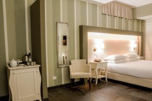 Double Room with Terrace and Lake View room in Le Ali Del Frassino