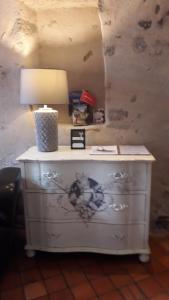 Appartements Logis Muraille Romaine, Centre Historique, Lit queen size : photos des chambres